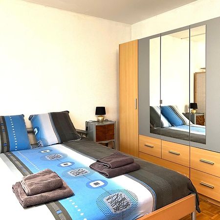 Studio Anemones, Meuble, Equipe, מונטיי מראה חיצוני תמונה